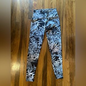 Onzie yoga pants/leggings size M/L